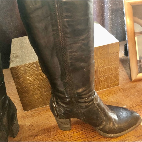 Knee-High Black Leather Boots - Picture 5 of 14